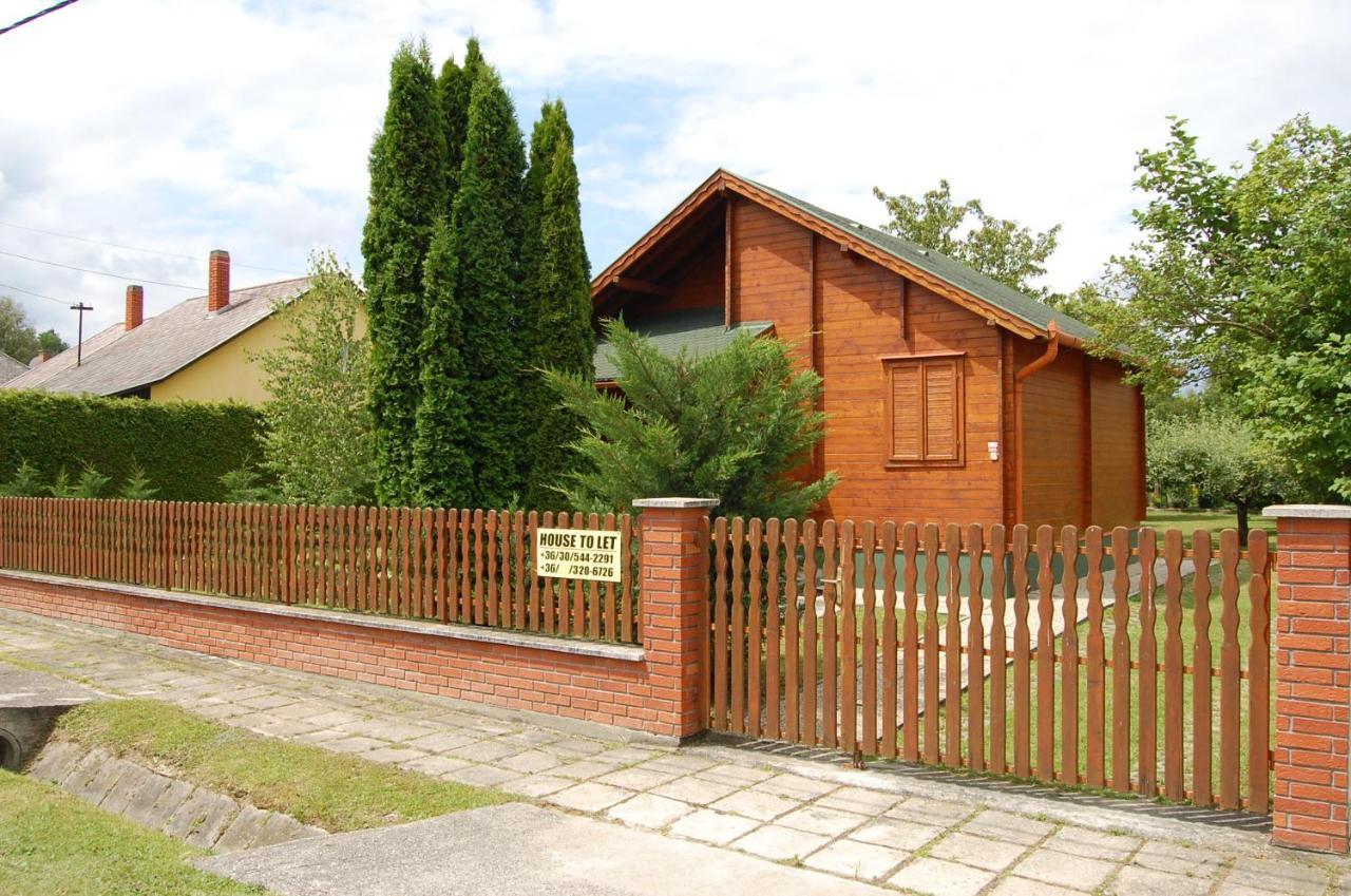 Lake House Farsang Balatonbereny Exterior photo